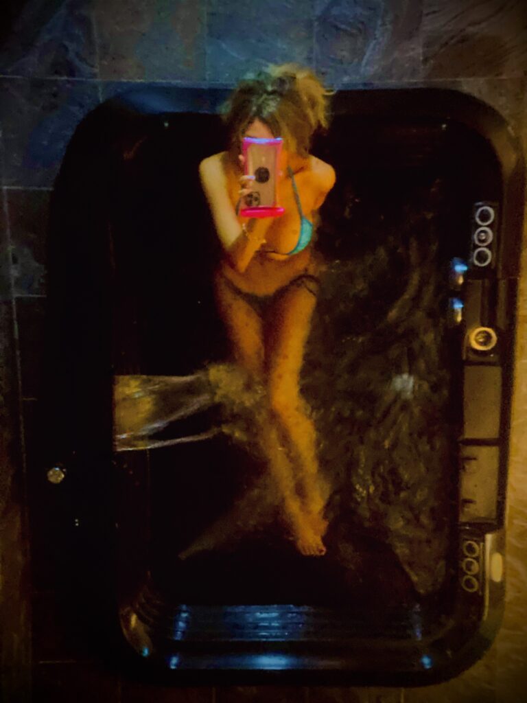 239CD893-9B0B-41AE-8F14-463CB20FF08A - Lisa Leee